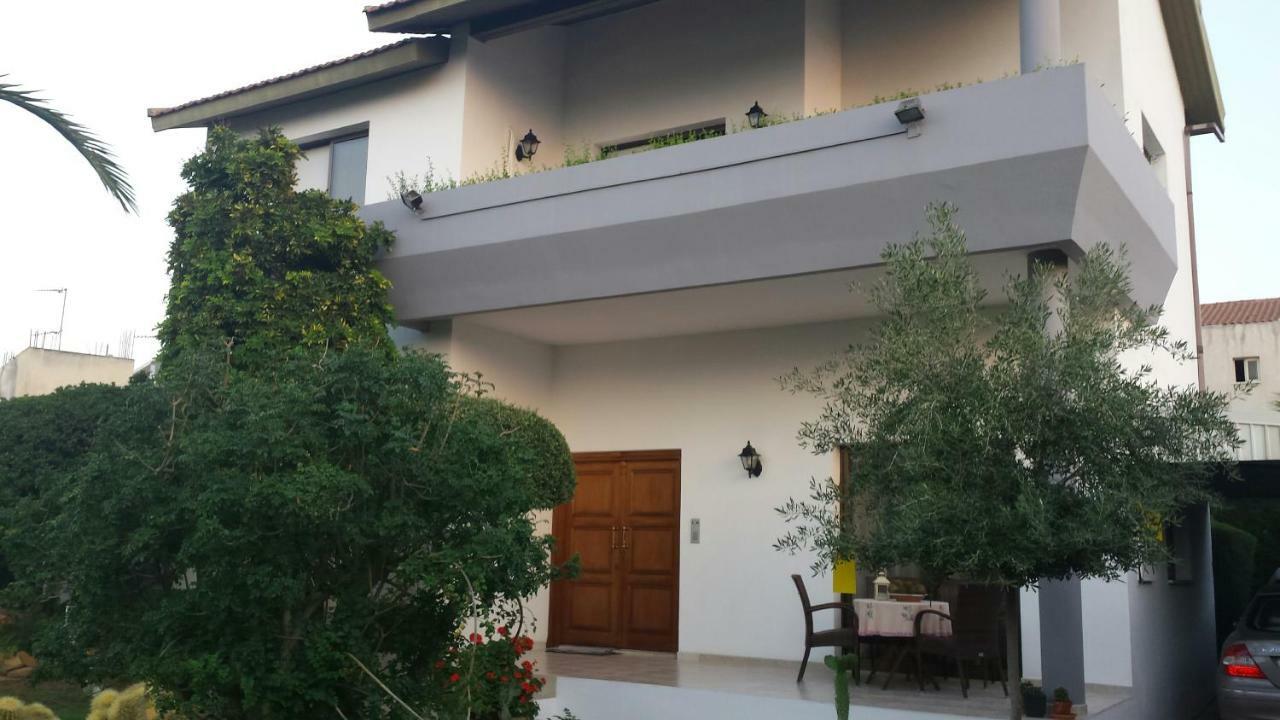Residence L' Aubrais Limisso Esterno foto