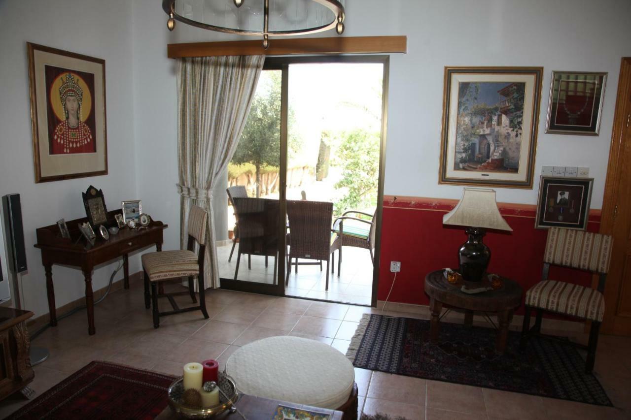 Residence L' Aubrais Limisso Esterno foto