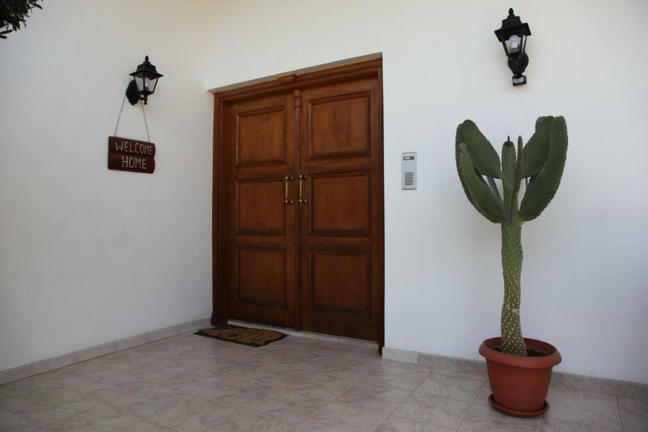 Residence L' Aubrais Limisso Esterno foto
